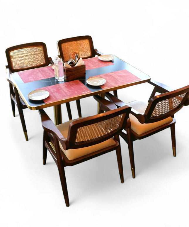 RattanBox 4 seater With Golden Table