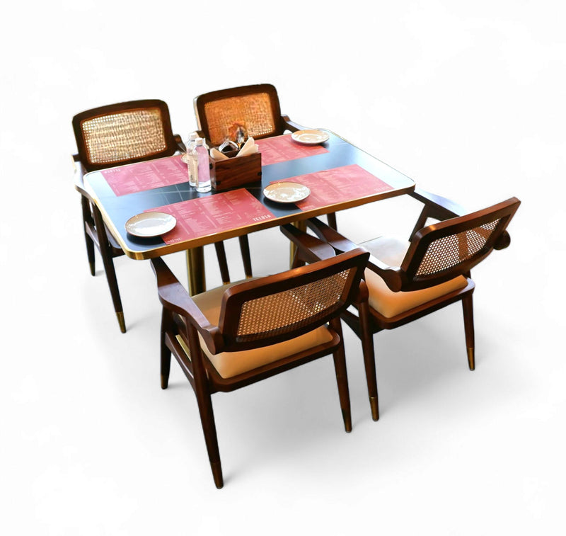 RattanBox 4 seater With Golden Table