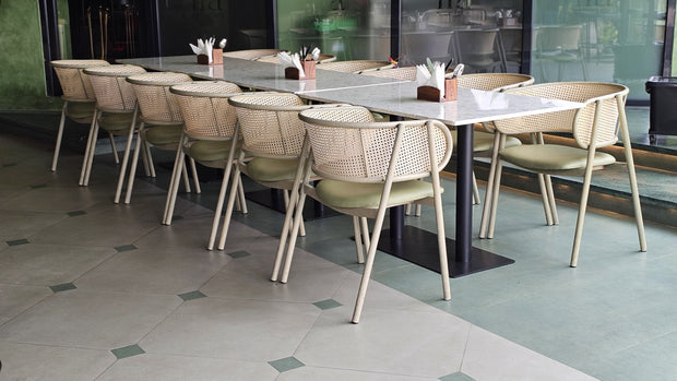 <h2>Best Selling Chairs</h2>